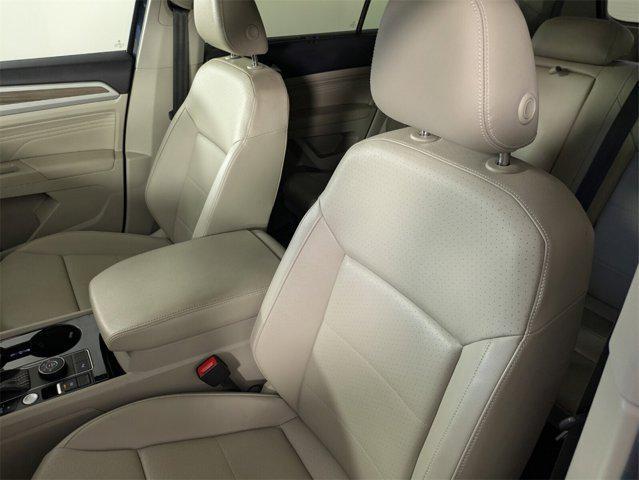 Photo of 2023 Deep Black Pearl Volkswagen Atlas