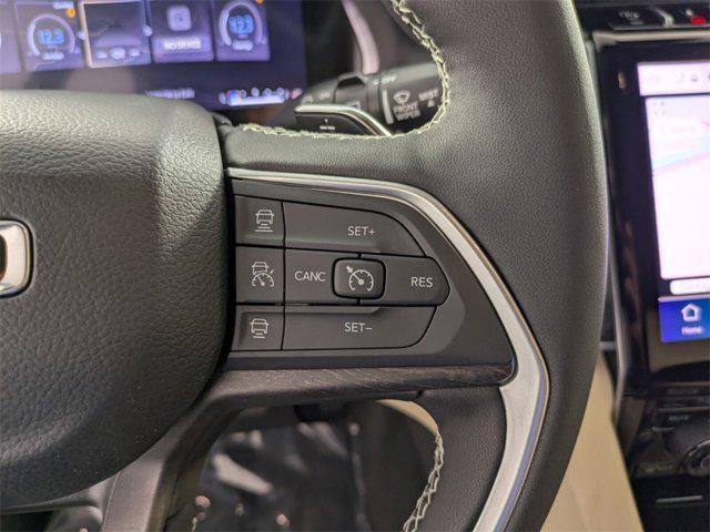 Photo of 2025 Bright White Clearcoat Jeep Grand Cherokee