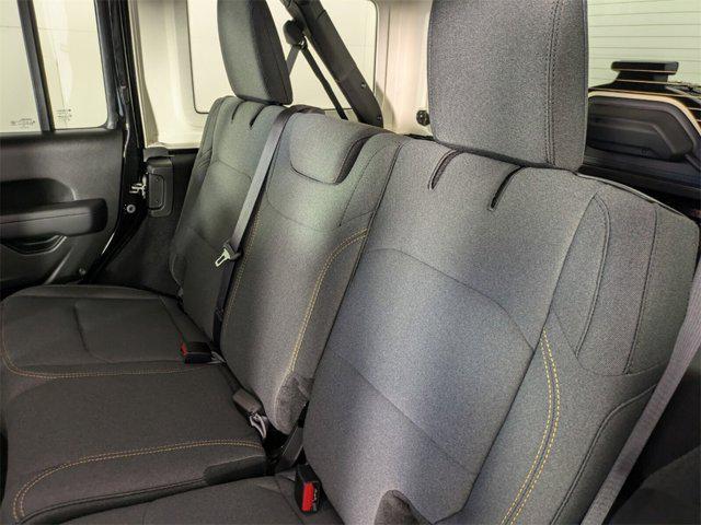 Photo of 2025 Black Clearcoat Jeep Wrangler