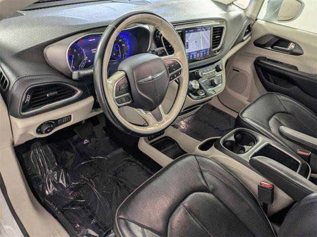 Photo of 2019 Bright White Clearcoat Chrysler Pacifica