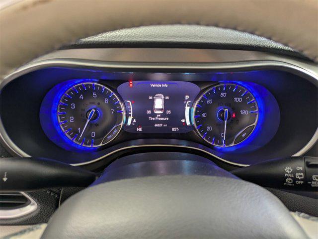 Photo of 2019 Bright White Clearcoat Chrysler Pacifica