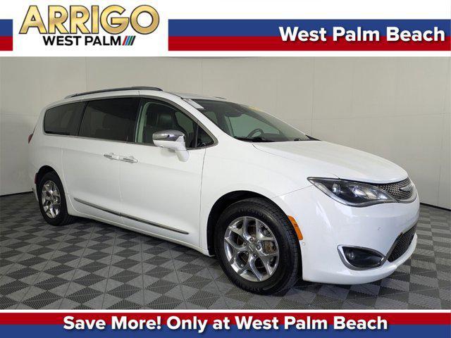 Photo of 2019 Bright White Clearcoat Chrysler Pacifica