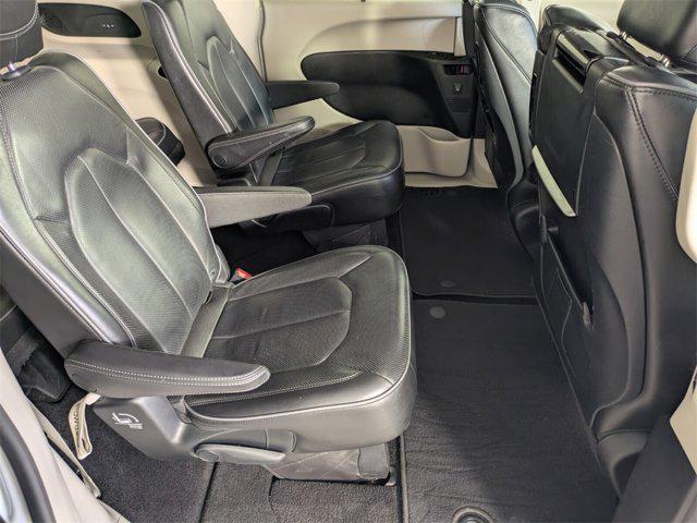 Photo of 2019 Bright White Clearcoat Chrysler Pacifica