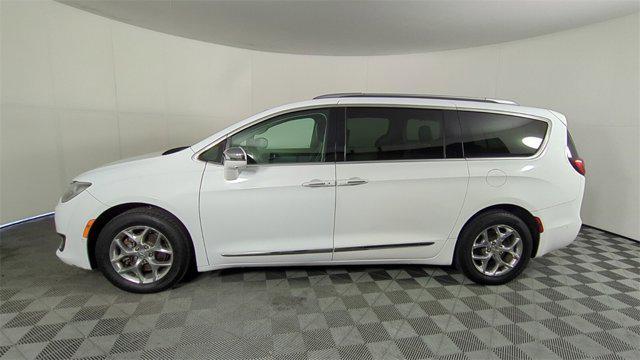 Photo of 2019 Bright White Clearcoat Chrysler Pacifica