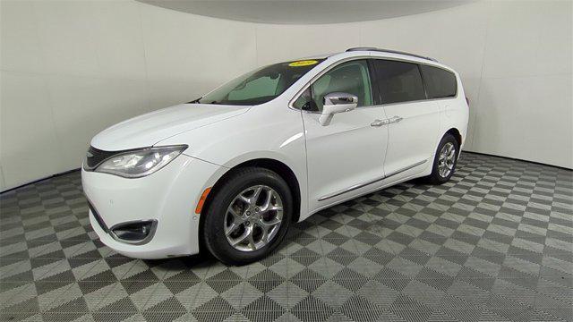 Photo of 2019 Bright White Clearcoat Chrysler Pacifica