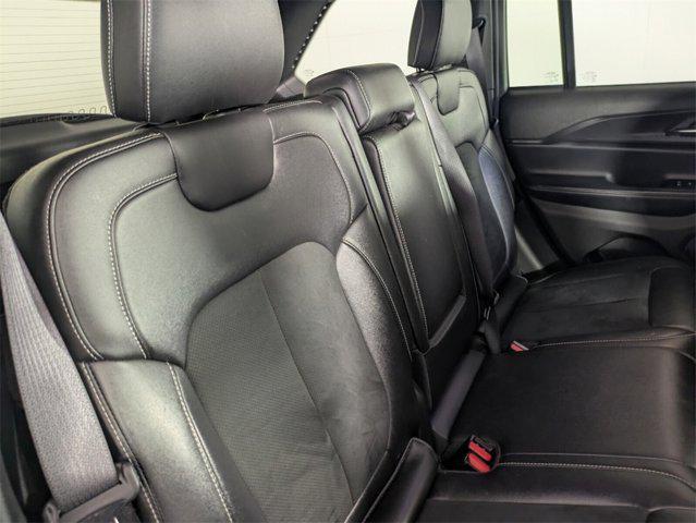Photo of 2024 Diamond Black Crystal Pearlcoat Jeep Grand Cherokee