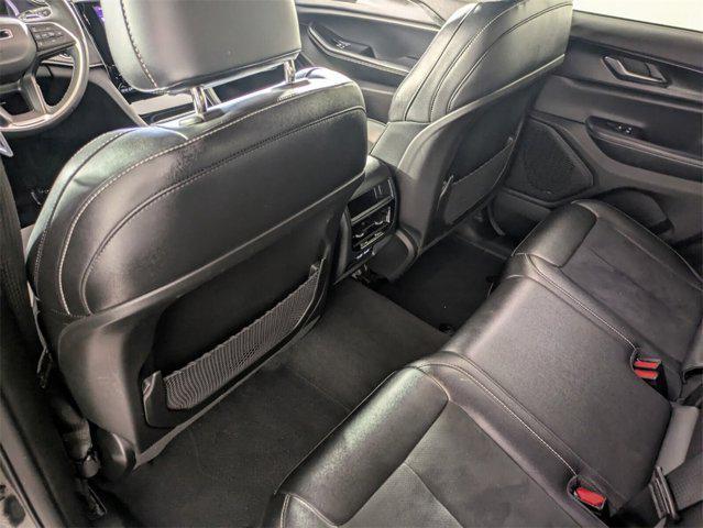 Photo of 2024 Diamond Black Crystal Pearlcoat Jeep Grand Cherokee