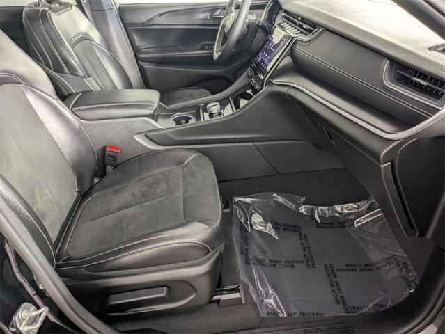 Photo of 2024 Diamond Black Crystal Pearlcoat Jeep Grand Cherokee