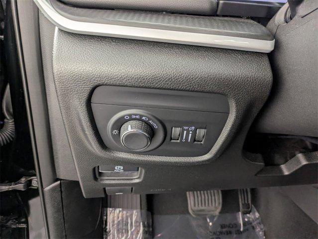 Photo of 2024 Diamond Black Crystal Pearlcoat Jeep Grand Cherokee