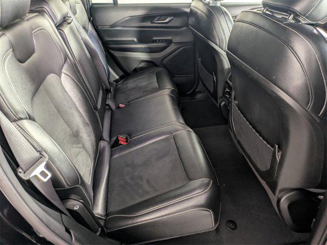 Photo of 2024 Diamond Black Crystal Pearlcoat Jeep Grand Cherokee
