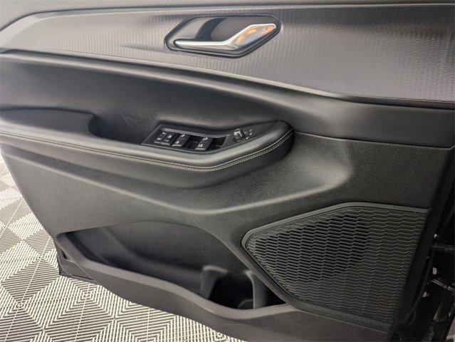 Photo of 2024 Diamond Black Crystal Pearlcoat Jeep Grand Cherokee
