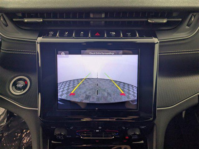Photo of 2024 Diamond Black Crystal Pearlcoat Jeep Grand Cherokee