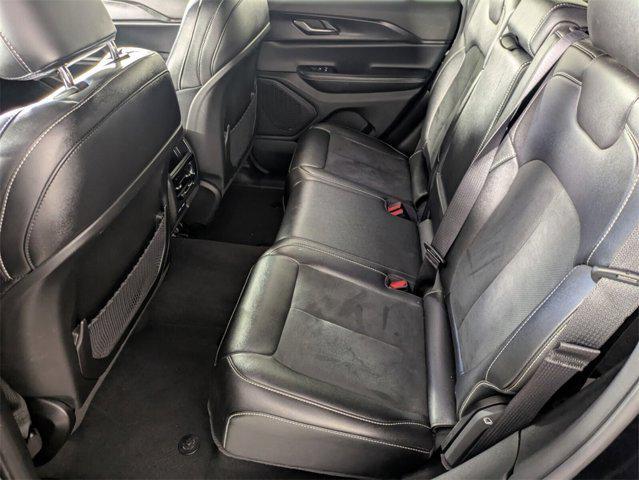 Photo of 2024 Diamond Black Crystal Pearlcoat Jeep Grand Cherokee