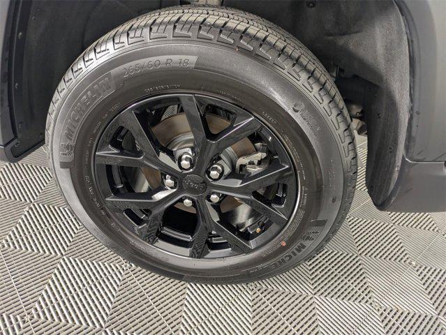 Photo of 2024 Diamond Black Crystal Pearlcoat Jeep Grand Cherokee