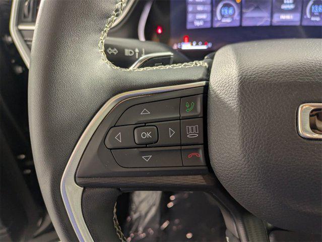 Photo of 2024 Diamond Black Crystal Pearlcoat Jeep Grand Cherokee