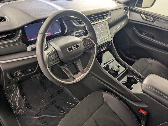 Photo of 2024 Diamond Black Crystal Pearlcoat Jeep Grand Cherokee
