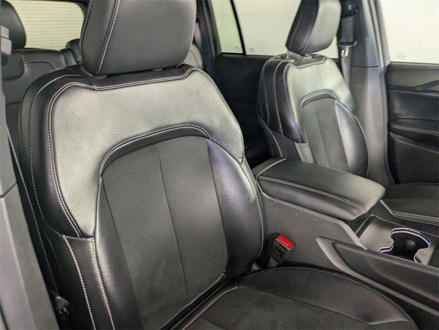Photo of 2024 Diamond Black Crystal Pearlcoat Jeep Grand Cherokee