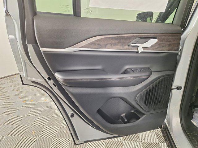 Photo of 2025 Silver Zynith Jeep Grand Cherokee
