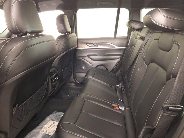Photo of 2025 Silver Zynith Jeep Grand Cherokee