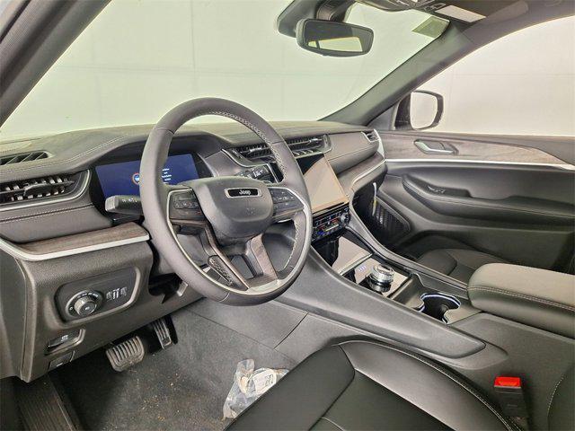 Photo of 2025 Silver Zynith Jeep Grand Cherokee
