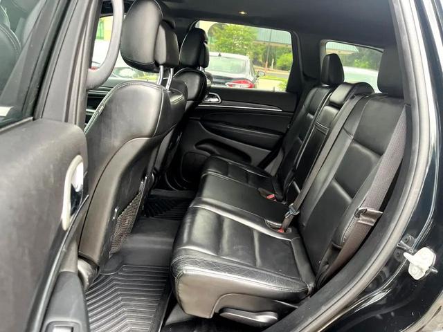 Photo of 2020 Diamond Black Crystal Pearlcoat Jeep Grand Cherokee