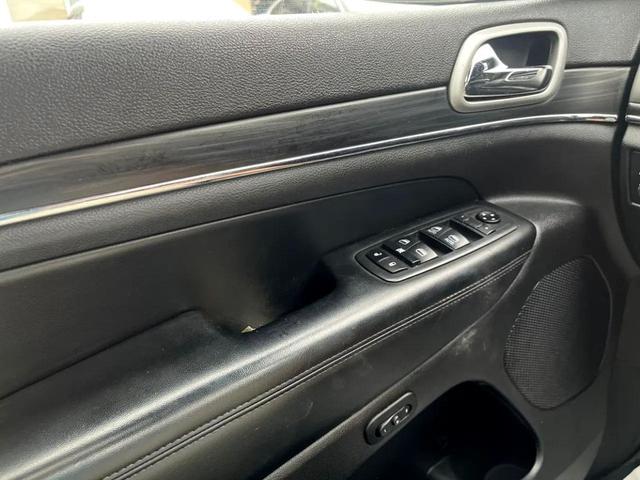 Photo of 2020 Diamond Black Crystal Pearlcoat Jeep Grand Cherokee
