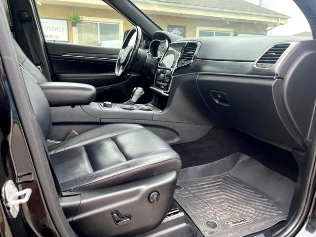 Photo of 2020 Diamond Black Crystal Pearlcoat Jeep Grand Cherokee