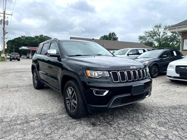 Photo of 2020 Diamond Black Crystal Pearlcoat Jeep Grand Cherokee