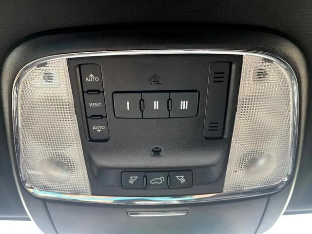 Photo of 2020 Diamond Black Crystal Pearlcoat Jeep Grand Cherokee
