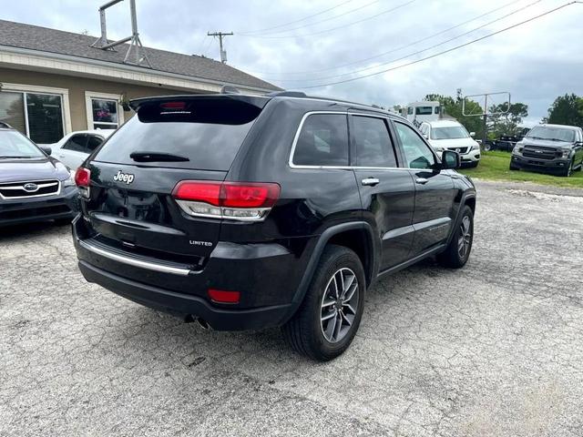 Photo of 2020 Diamond Black Crystal Pearlcoat Jeep Grand Cherokee