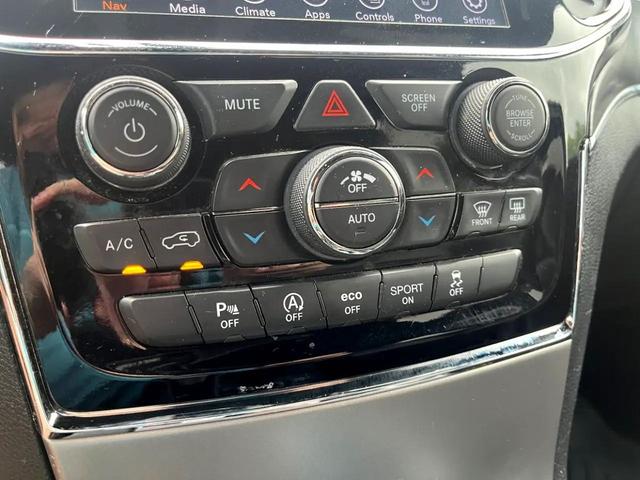 Photo of 2020 Diamond Black Crystal Pearlcoat Jeep Grand Cherokee