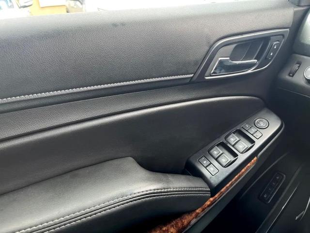 Photo of 2018 Silver Ice Metallic Chevrolet Suburban