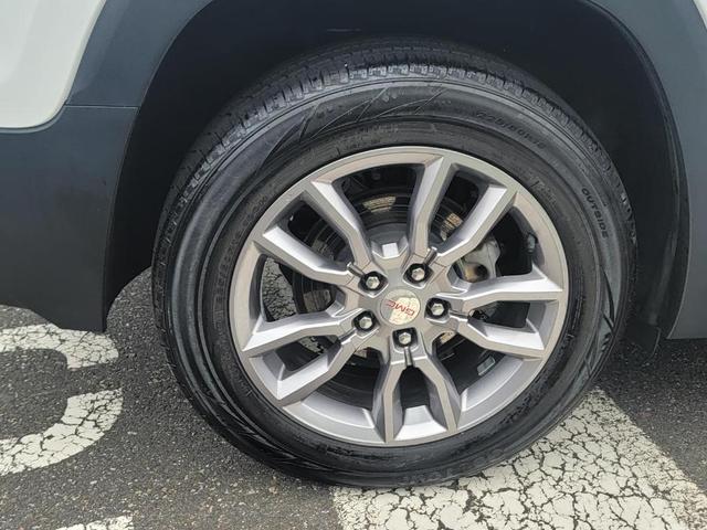 Photo of 2022 Summit White GMC Terrain