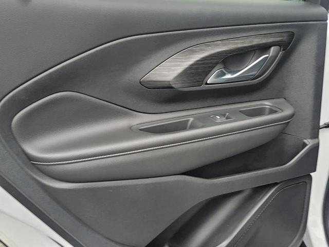 Photo of 2022 Summit White GMC Terrain