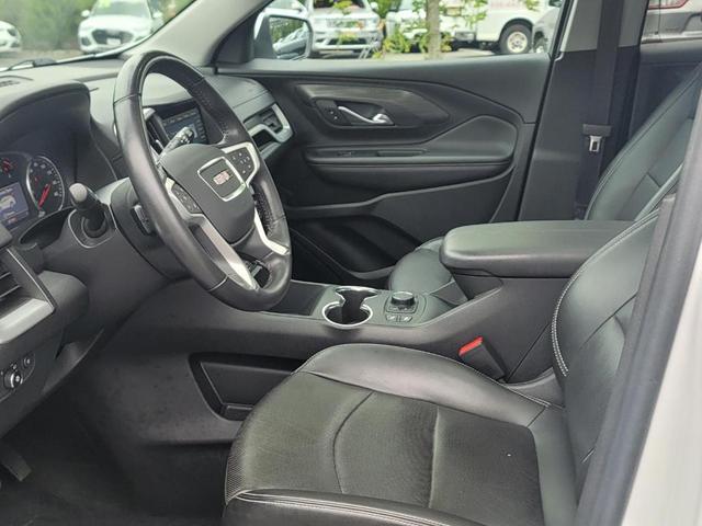 Photo of 2022 Summit White GMC Terrain