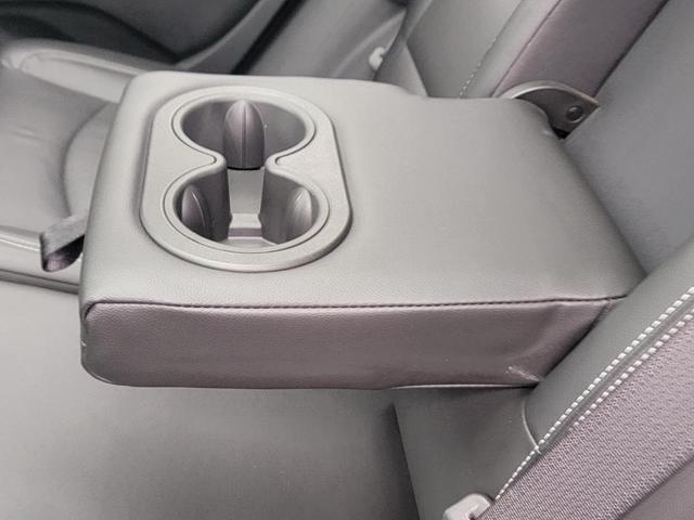Photo of 2022 Summit White GMC Terrain