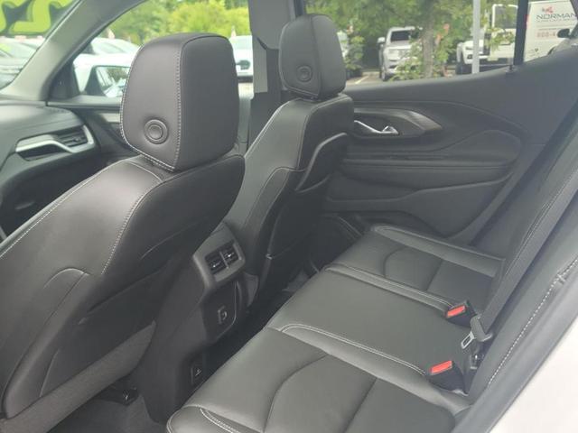 Photo of 2022 Summit White GMC Terrain