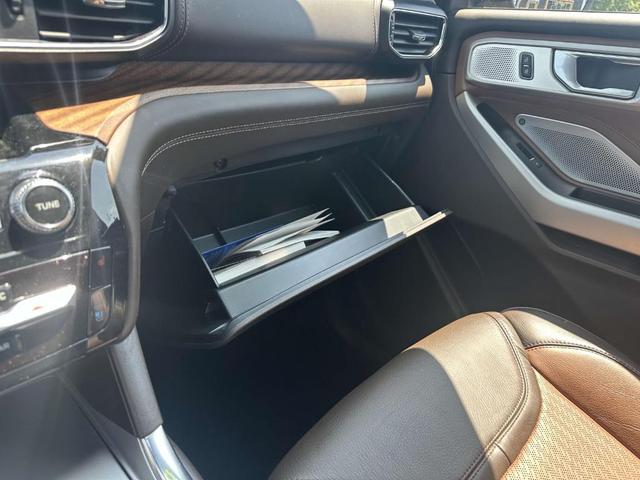 Photo of 2022 Burgundy Velvet Tinted Clearcoat Ford Explorer