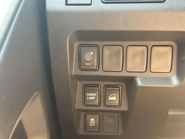 Photo of 2025 Glacier White Nissan Frontier
