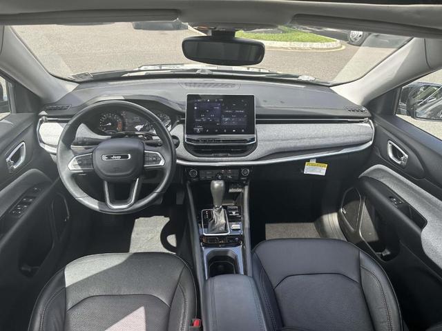 Photo of 2022 Granite Crystal Clearcoat Metallic Jeep Compass