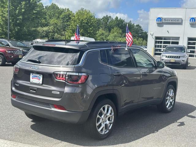 Photo of 2022 Granite Crystal Clearcoat Metallic Jeep Compass