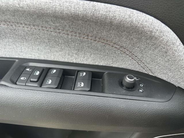 Photo of 2022 Granite Crystal Clearcoat Metallic Jeep Compass
