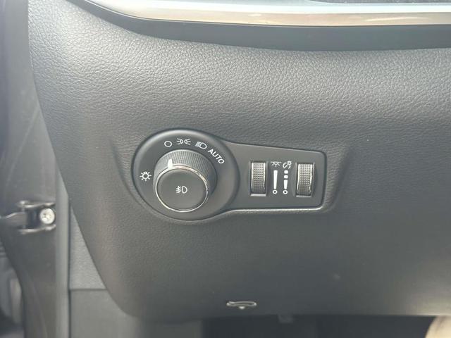Photo of 2022 Granite Crystal Clearcoat Metallic Jeep Compass