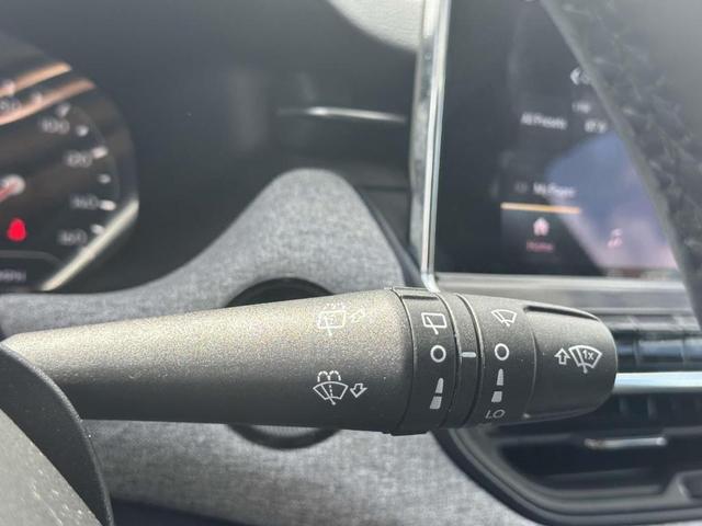 Photo of 2022 Granite Crystal Clearcoat Metallic Jeep Compass