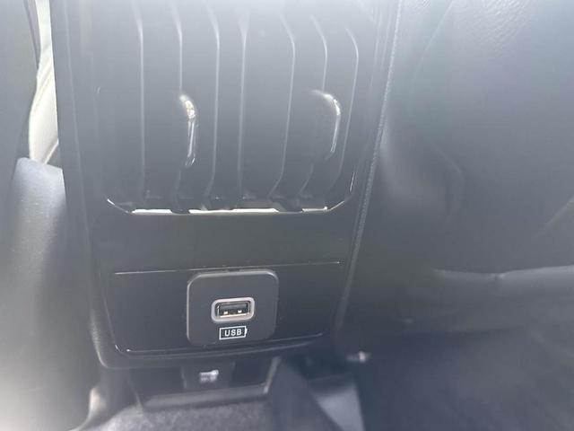 Photo of 2022 Granite Crystal Clearcoat Metallic Jeep Compass