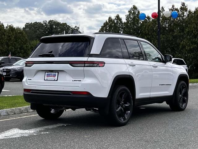 Photo of 2025 Bright White Clearcoat Jeep Grand Cherokee