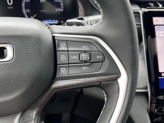 Photo of 2025 Bright White Clearcoat Jeep Grand Cherokee