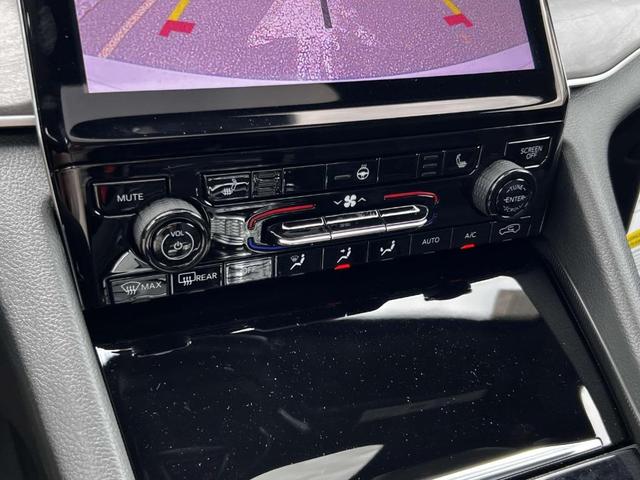 Photo of 2025 Bright White Clearcoat Jeep Grand Cherokee