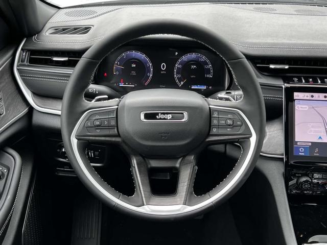 Photo of 2025 Bright White Clearcoat Jeep Grand Cherokee