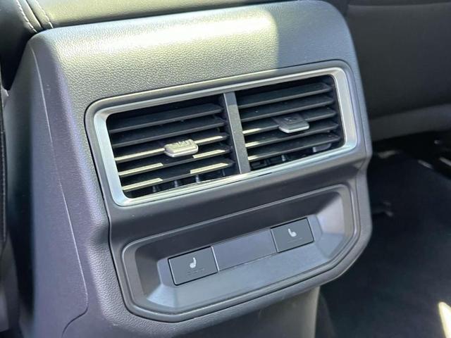 Photo of 2024 Opal White Pearl Effect Volkswagen Atlas Cross Sport